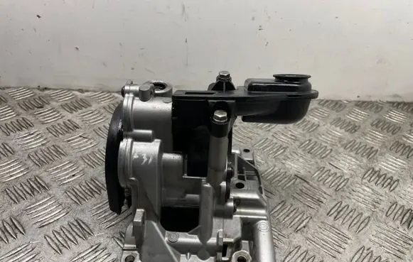 BMW 3 F30 F35 F31 Oil pump 7823009