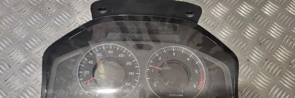 Volvo V70 Speedometer (instrument cluster) 31254535