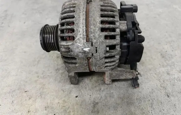 Volkswagen Polo IV 9N3 Generator/alternator 045903023A