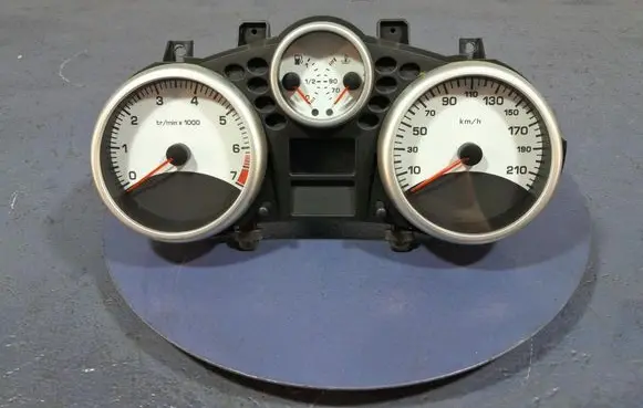 Speedometer (instrument cluster)