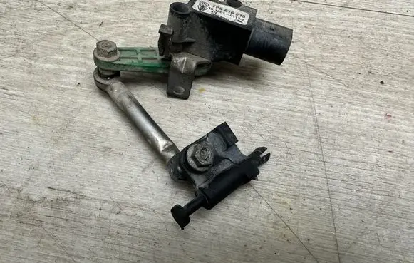 Porsche Cayenne (92A) Headlight/headlamp level sensor 7P0616213 15160101172 95834107500