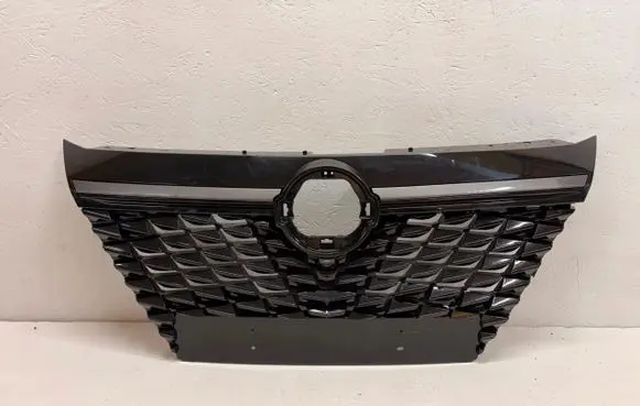 Nissan Qashqai J12 Front bumper upper radiator grill 62310HN10A
