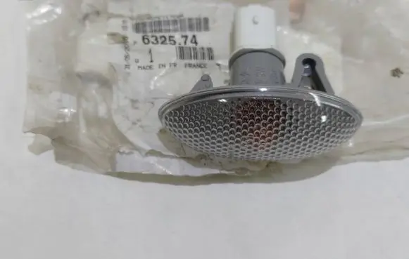 Peugeot 206 Front fender indicator light 632574