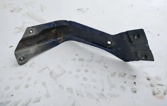 Volkswagen Caddy Fender mounting bracket 