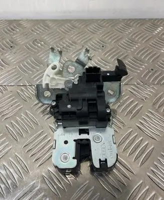 Loading door lock