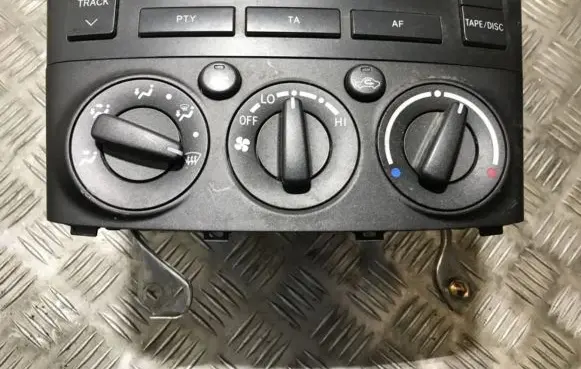 Toyota Avensis T250 Climate control unit