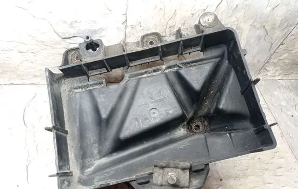 Skoda Fabia Mk1 (6Y) Battery tray 6Q0915331 6Q0915331D