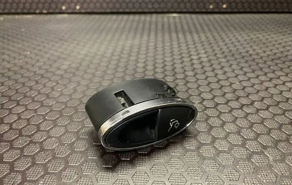 Mercedes-Benz E W211 Tailgate opening switch A2118211151