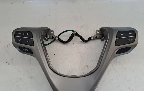Steering wheel buttons/switches