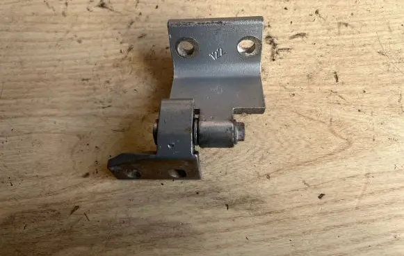 Peugeot 406 Rear door upper hinge