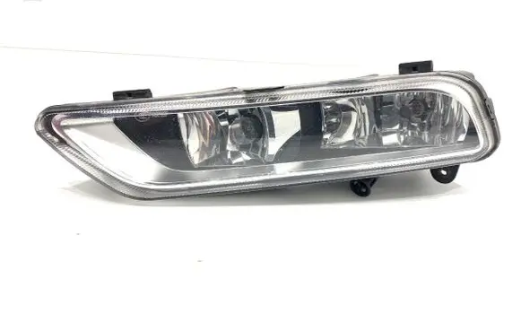 Volkswagen PASSAT B7 Front fog light