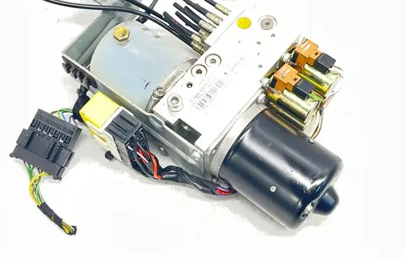 Mercedes-Benz CLK A209 C209 Convertible roof hydraulic pump A2098000330
