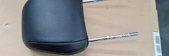 Ford Mustang VI Front seat headrest 