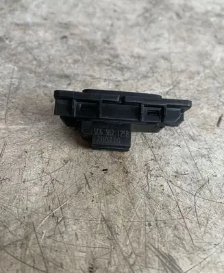 Volkswagen Jetta VI Central locking switch button 5c6962125b