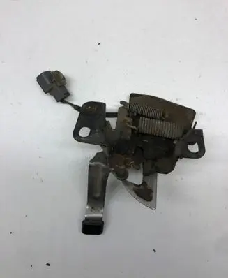 Engine bonnet/hood lock/catch
