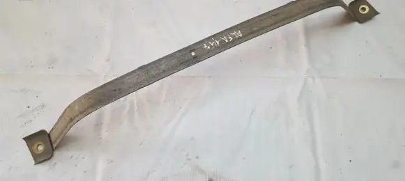 Fuel tank mounting bracket