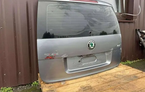 Tailgate/trunk/boot lid