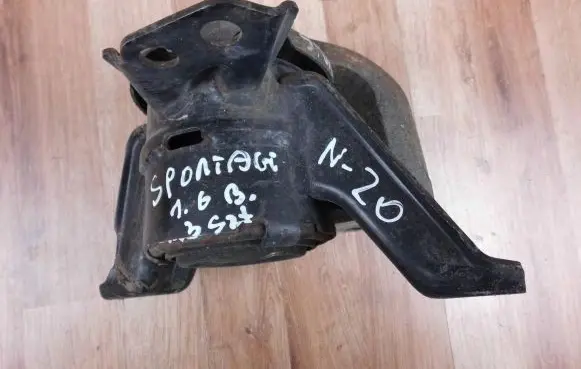 KIA Sportage Engine mount bracket 21810F1000