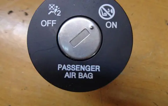 Hyundai i20 (GB IB) Passenger airbag on/off switch