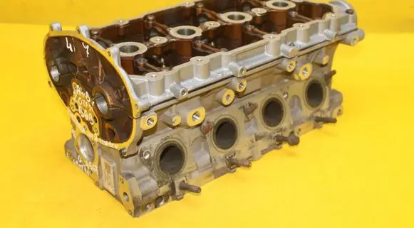 Volkswagen PASSAT B6 Engine head 06F103373