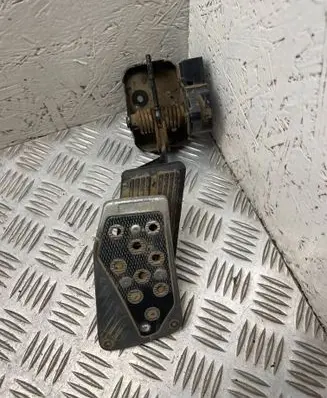 Chrysler Voyager Accelerator throttle pedal 04612742 G2A15AM1094585