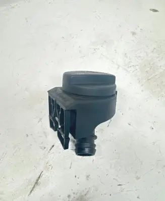 Mercedes-Benz B W245 Oil fill pipe 6400100369