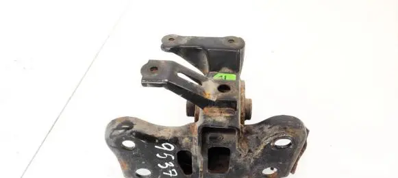 Toyota Auris 150 Engine mount bracket
