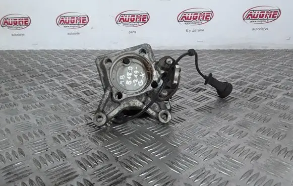 Rear wheel hub