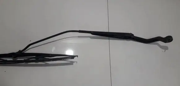 Nissan Almera N16 Front wiper blade arm