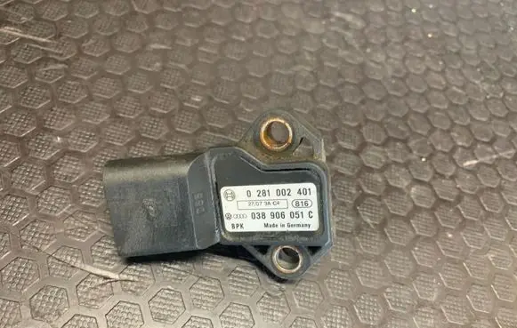 Volkswagen PASSAT B6 Air pressure sensor 038906051C 27073AC4 0281002401