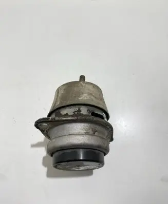 Volkswagen Touareg II Engine mount bracket 7P6199131D