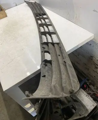 Ford Mondeo MK I Front bumper lower grill 93BB17B968AB