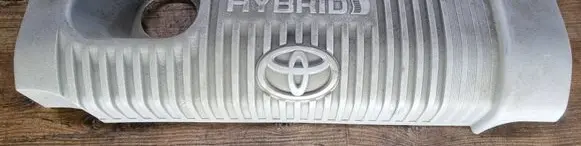 Toyota Prius+ (ZVW40) Engine cover (trim) 1121221080
