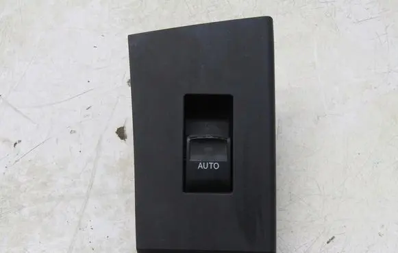 Toyota Auris E180 Quarter vent window switch 74272-02630