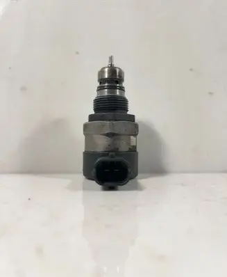 Volvo S80 Fuel pressure regulator 30777576 25281829 0281002712