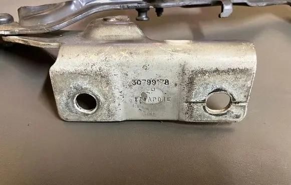 Volvo V60 Engine bonnet/hood hinges 30799178