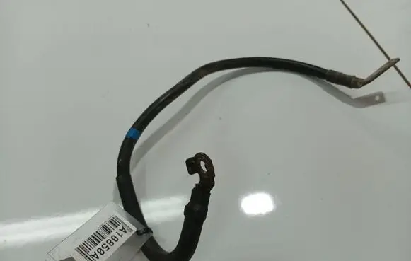 Volkswagen Golf V Positive cable (battery) 