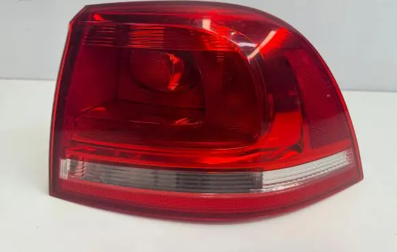 Volkswagen Touareg II Rear/tail lights 7P6945096F