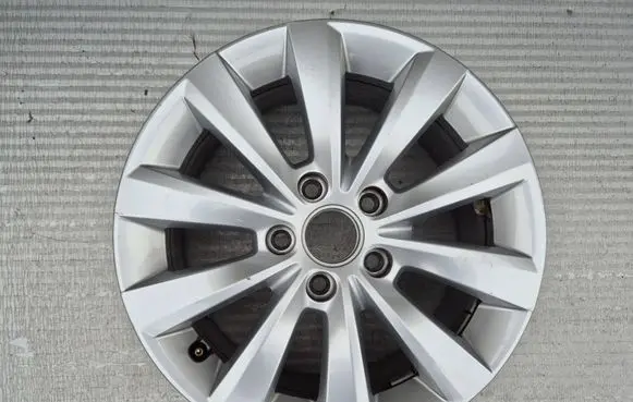 Volkswagen Beetle A5 R16 alloy rim 5C0601025T