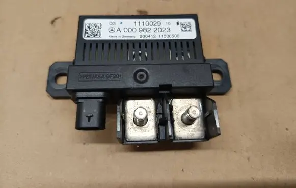 Mercedes-Benz E W212 Charging relay A0009822023 1110029 11530500