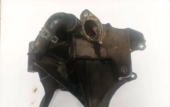 Volkswagen PASSAT B5 Engine mounting bracket 028903143af