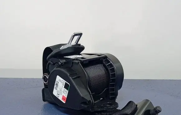 BMW 1 F40 Front seatbelt 7456277