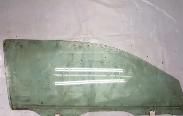 Honda HR-V Front door window glass four-door