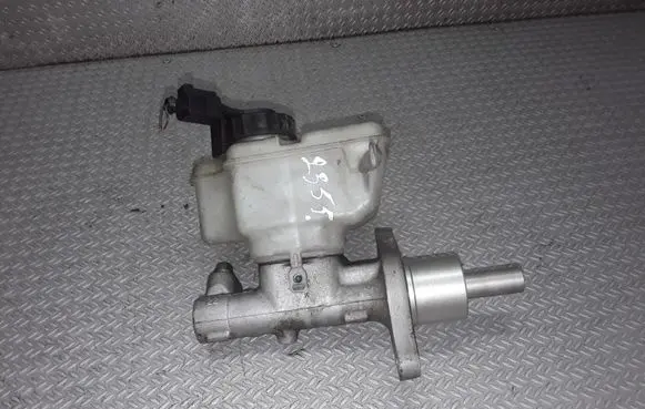 Master brake cylinder