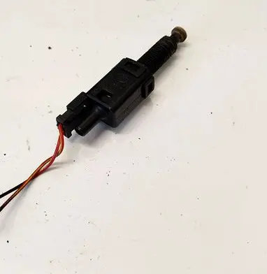 Volkswagen PASSAT B5 Brake pedal sensor switch 811907343B