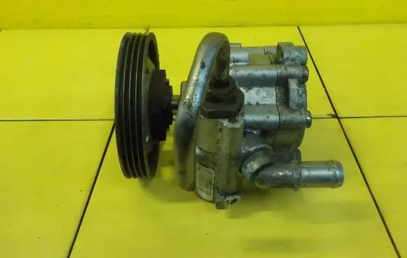 Dacia Sandero II Power steering pump 491101451R