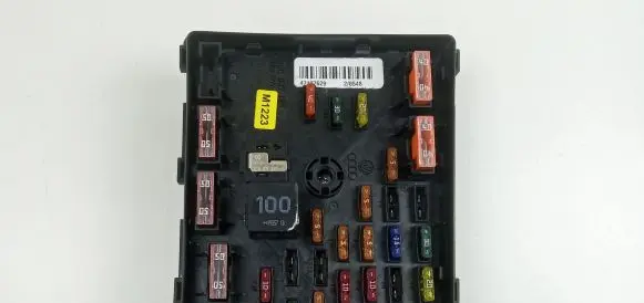 Volkswagen PASSAT B6 Fuse module 3C0937125 M1223