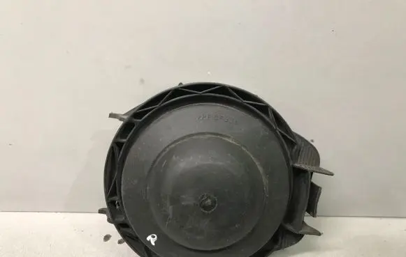 Headlight/headlamp dust cover