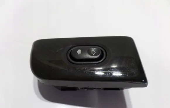 Jaguar XK8 - XKR Tailgate/trunk/boot open switch XK899rRP