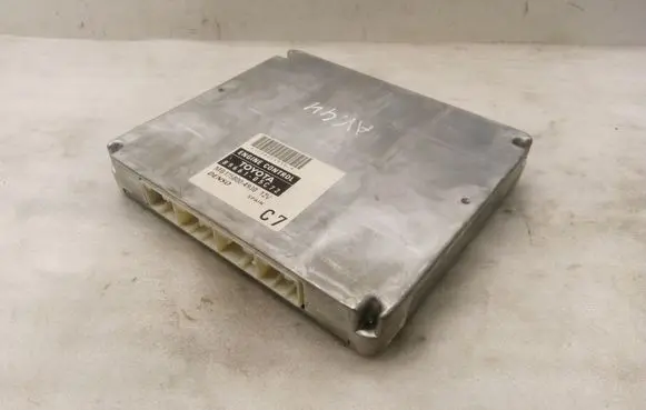 Toyota Avensis T250 Engine control unit/module MB1758004930 8966105821 8966105C72
